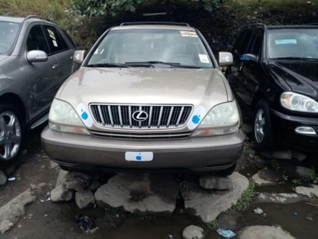 Used Lexus RX 300 2003 Model Gold for Sale in Enugu - Image 1
