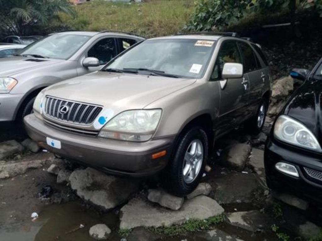 Used Lexus RX 300 2003 Model Gold for Sale in Enugu - Image 2