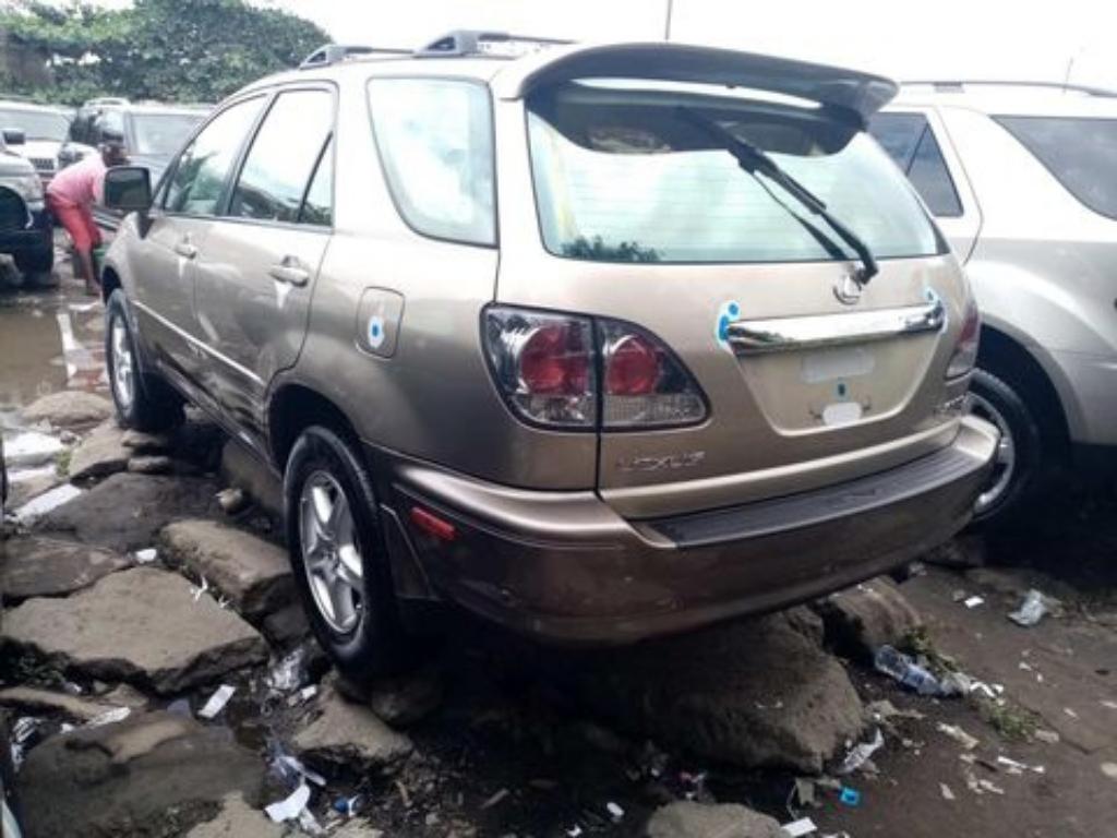 Used Lexus RX 300 2003 Model Gold for Sale in Enugu - Image 6