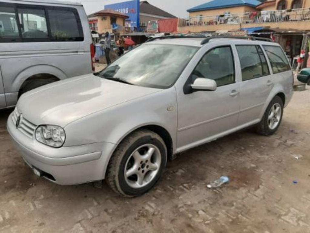 Very Clean Golf 4 Wagon 1998 model in Lagos - Image 1