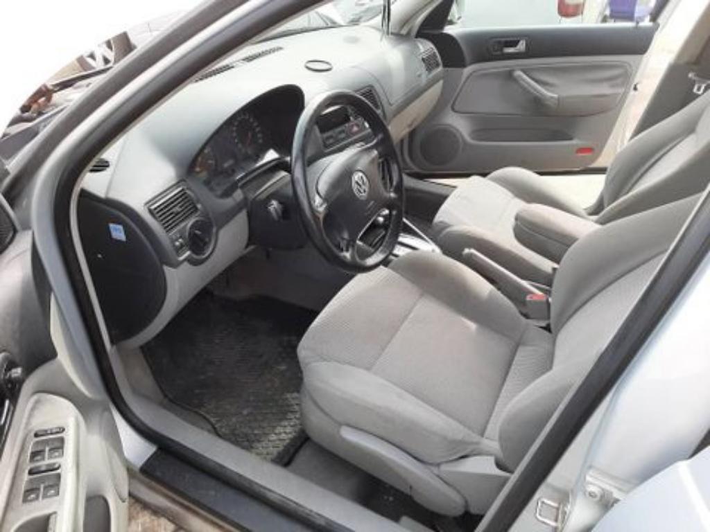 Very Clean Golf 4 Wagon 1998 model in Lagos - Image 3
