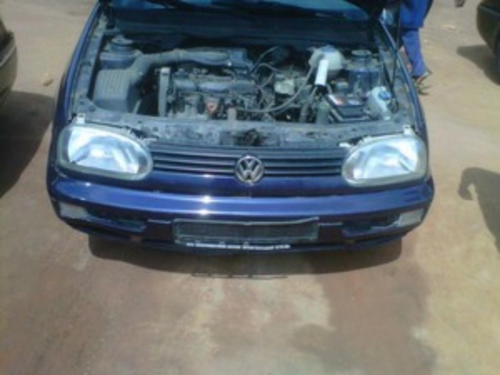 Clean Volkswagen golf 1999 in Lagos - Image 4
