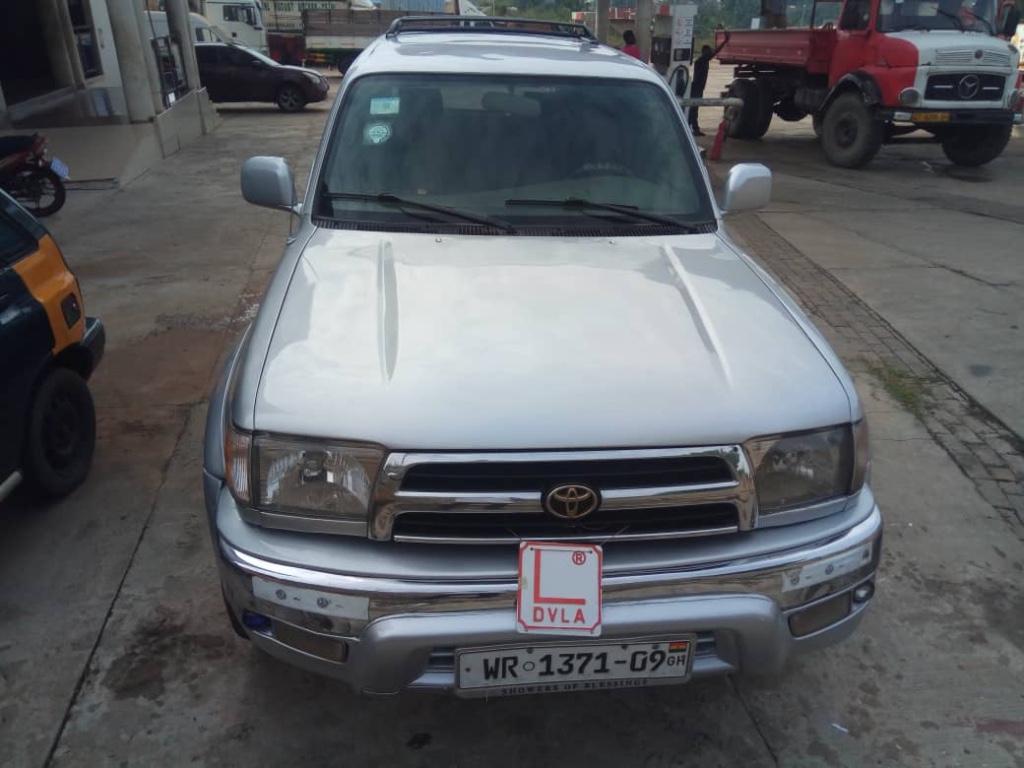 Car in Tafo - Image 5