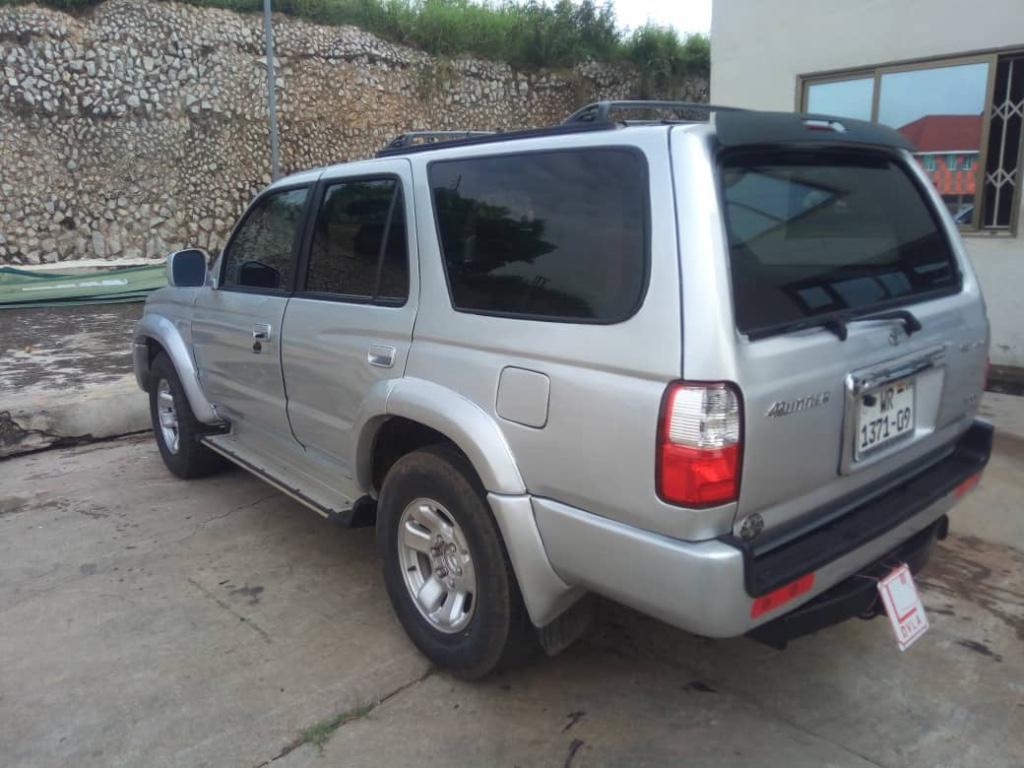 Car in Tafo - Image 7