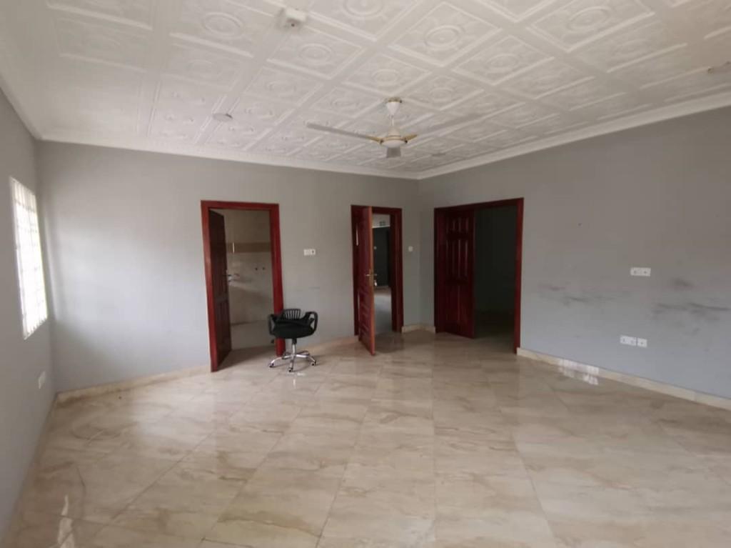 EXECUTIVE 5 BEDROOM OFFICE SPACE FOR RENT AT RIDGE in Accra - Image 7