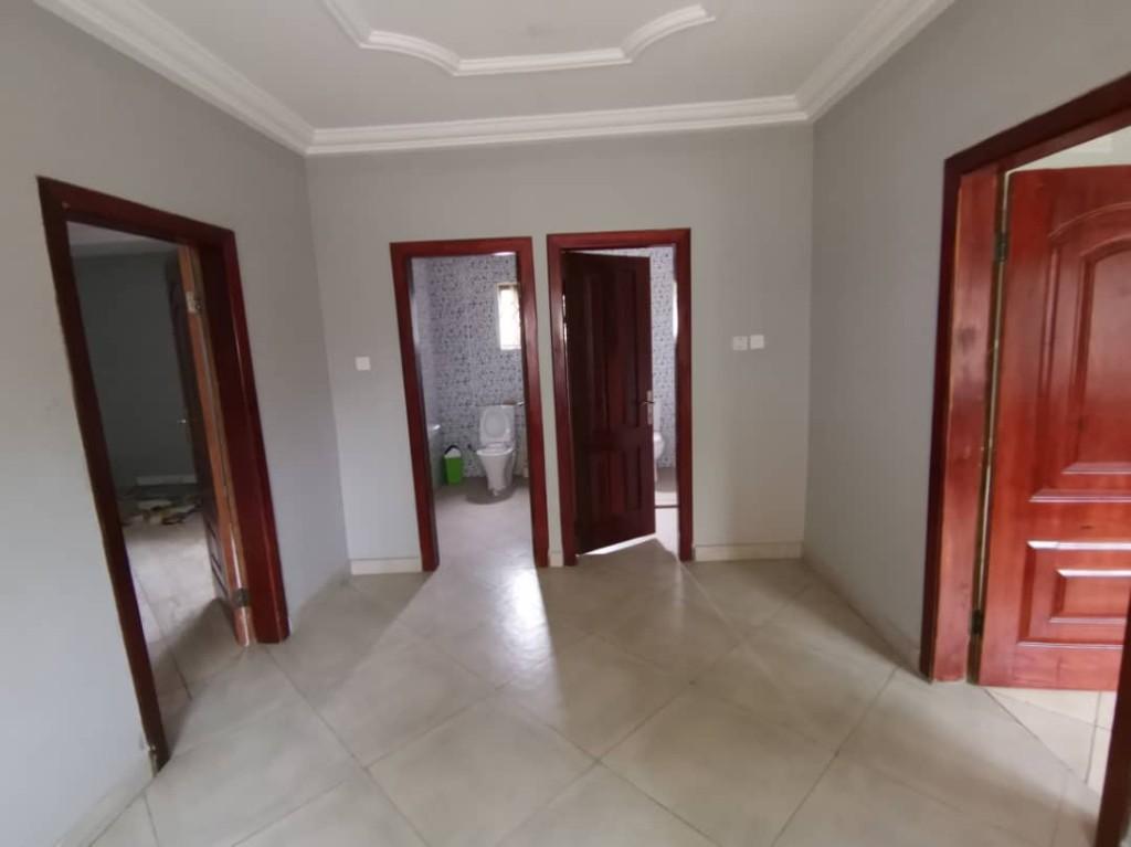 EXECUTIVE 5 BEDROOM OFFICE SPACE FOR RENT AT RIDGE in Accra - Image 8