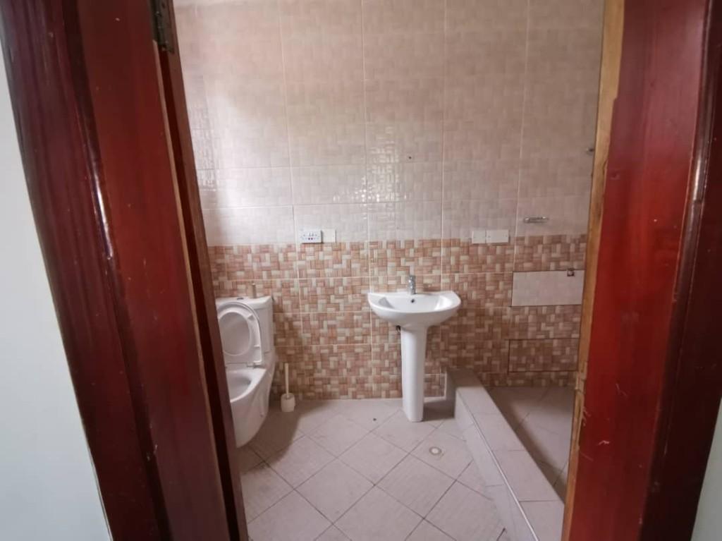EXECUTIVE 5 BEDROOM OFFICE SPACE FOR RENT AT RIDGE in Accra - Image 11