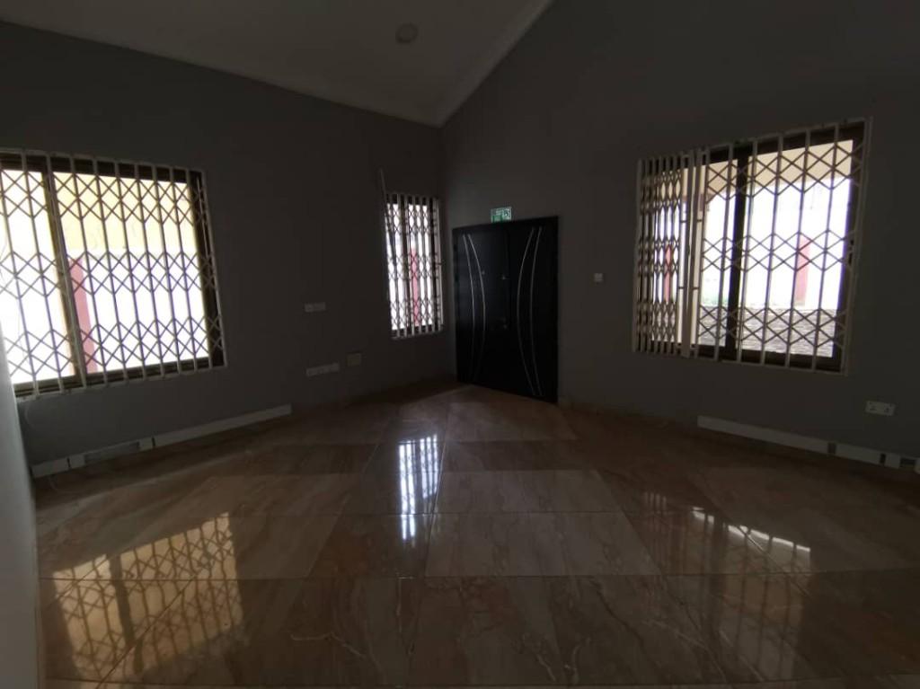 EXECUTIVE 5 BEDROOM OFFICE SPACE FOR RENT AT RIDGE in Accra - Image 18
