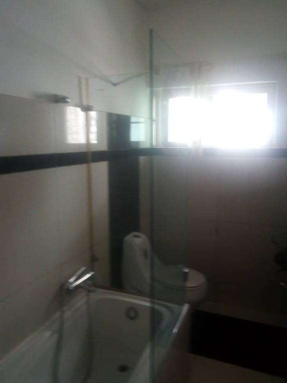 EXECUTIVE FURNISHED 2 BEDROOM APARTMENT FOR RENT AT EAST AIRPORT in Lashibi - Image 5