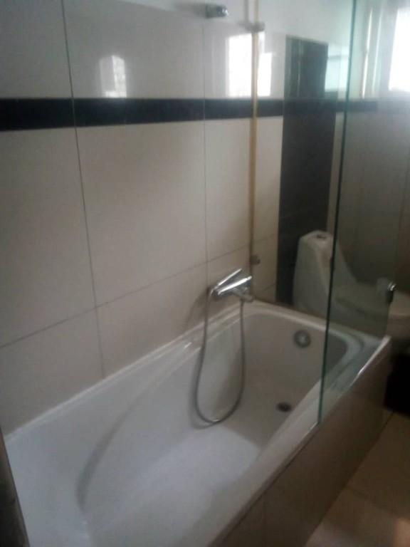 EXECUTIVE FURNISHED 2 BEDROOM APARTMENT FOR RENT AT EAST AIRPORT in Lashibi - Image 6