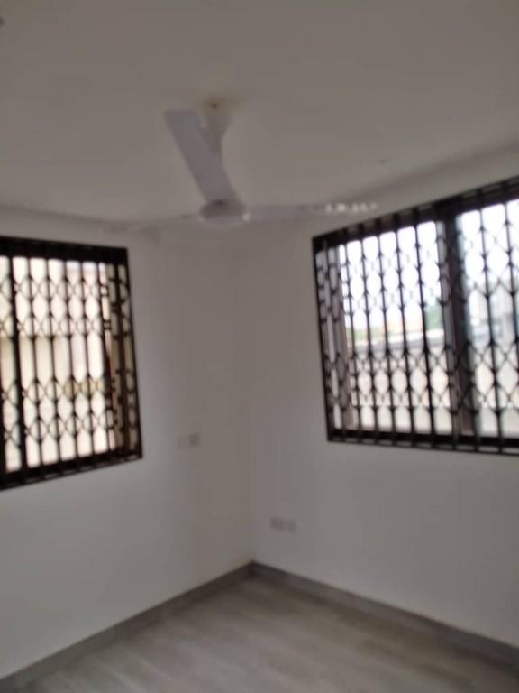 EXECUTIVE 3 BEDROOM APARTMENT FOR RENT AT SPINTEX in Lashibi - Image 4
