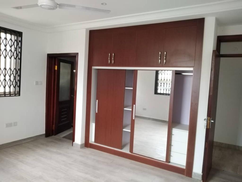 EXECUTIVE 3 BEDROOM APARTMENT FOR RENT AT SPINTEX in Lashibi - Image 6