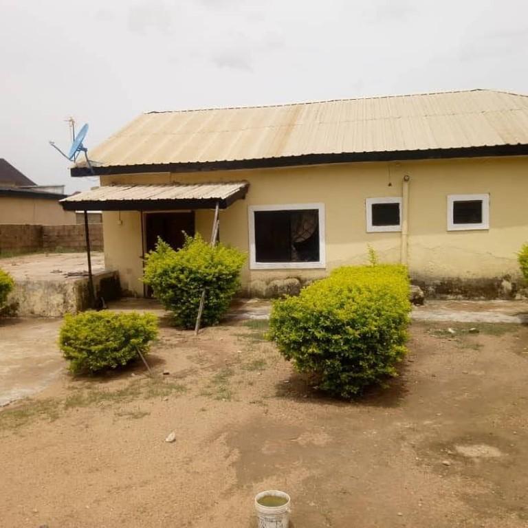 2 bedroom flat in Jos - Image 7
