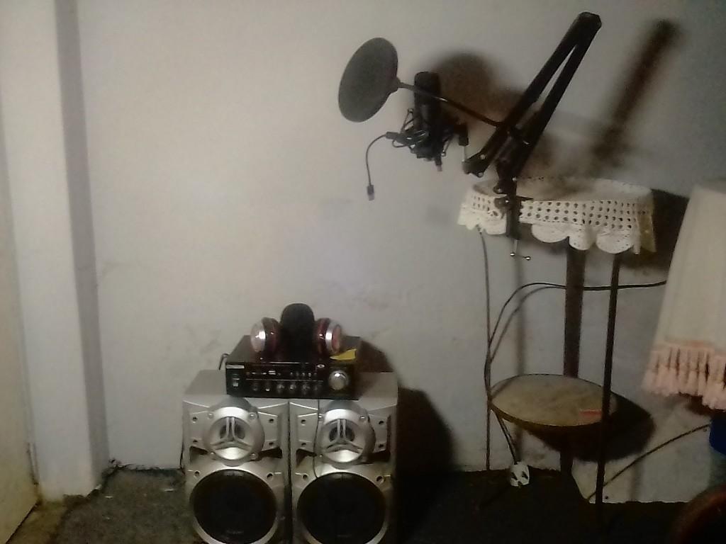 Full Home Studio except for PC in Cape Town - Image 1
