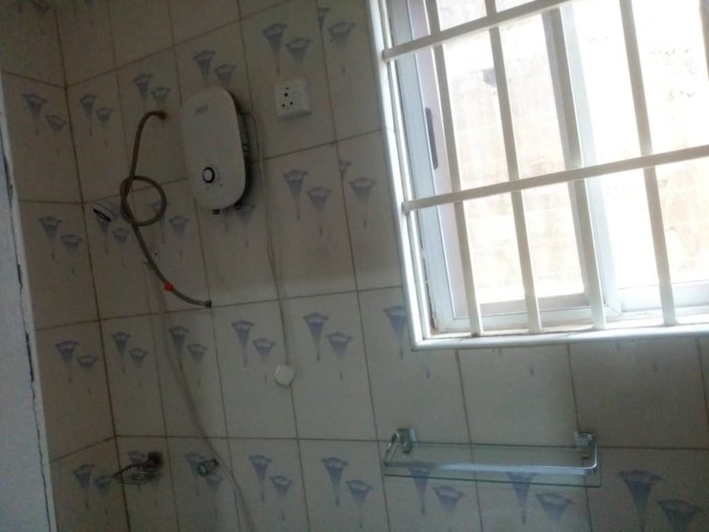 EXECUTIVE 1 BEDROOM FURNISHED APARTMENT FOR RENT AT SPINTEX in Accra - Image 5