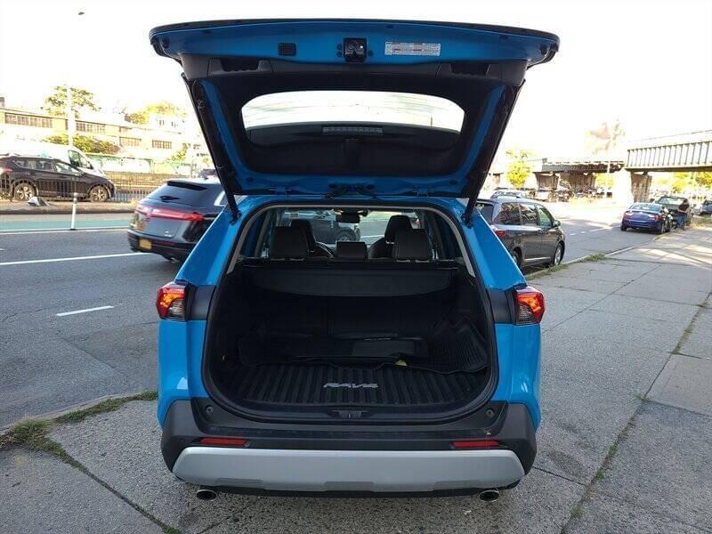 Toyota Rav4 Awd 4wheel drive in Ejura - Image 8