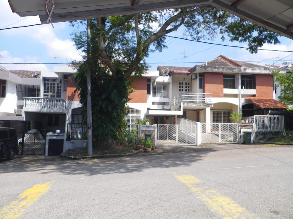 Kepong Bandar Menjalara 2-sty Intermediate House For Rent in Kampung Baru Subang - Image 1