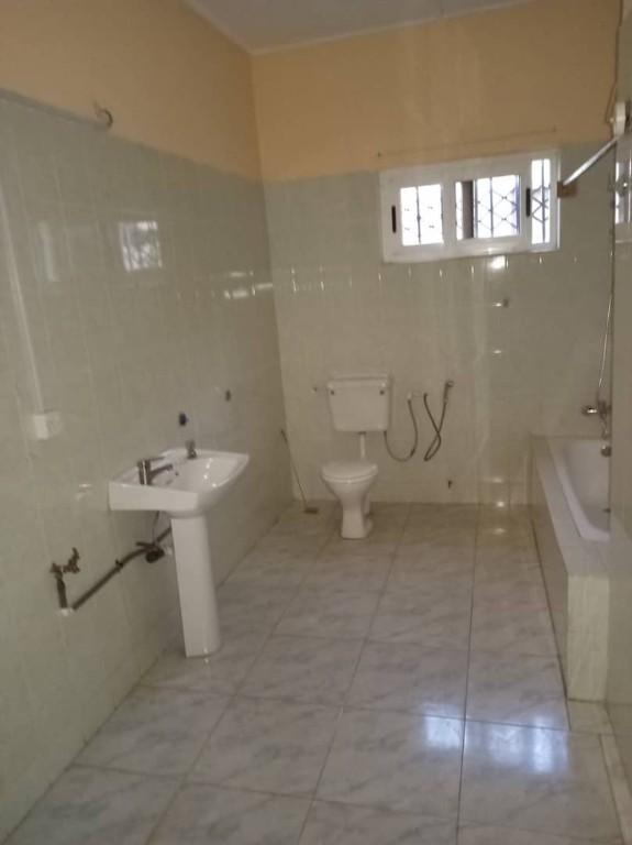 EXECUTIVE 4 BEDROOM HOUSE FOR RENT AT SPINTEX in Madina - Image 2
