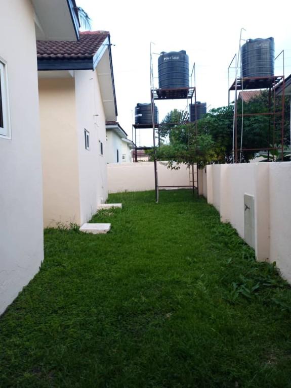 EXECUTIVE 4 BEDROOM HOUSE FOR RENT AT SPINTEX in Madina - Image 6