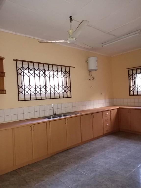 EXECUTIVE 4 BEDROOM HOUSE FOR RENT AT SPINTEX in Madina - Image 7