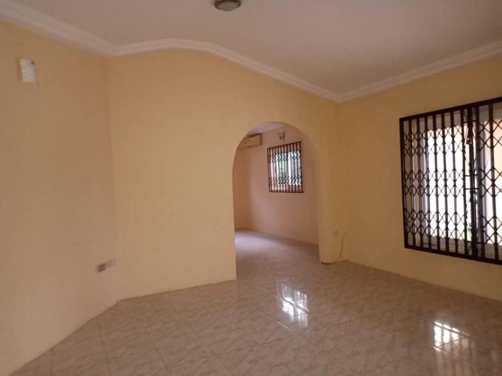 EXECUTIVE 4 BEDROOM HOUSE FOR RENT AT SPINTEX in Madina - Image 8