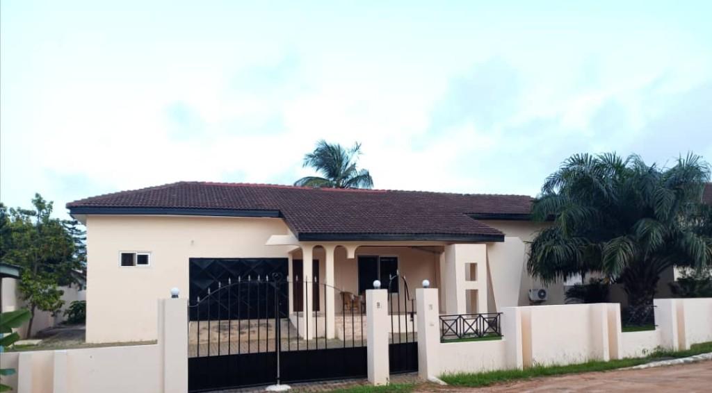 EXECUTIVE 4 BEDROOM HOUSE FOR RENT AT SPINTEX in Madina - Image 1