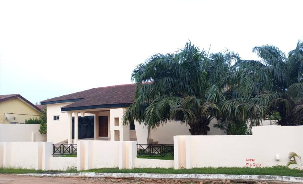 EXECUTIVE 4 BEDROOM HOUSE FOR RENT AT SPINTEX in Madina - Image 10