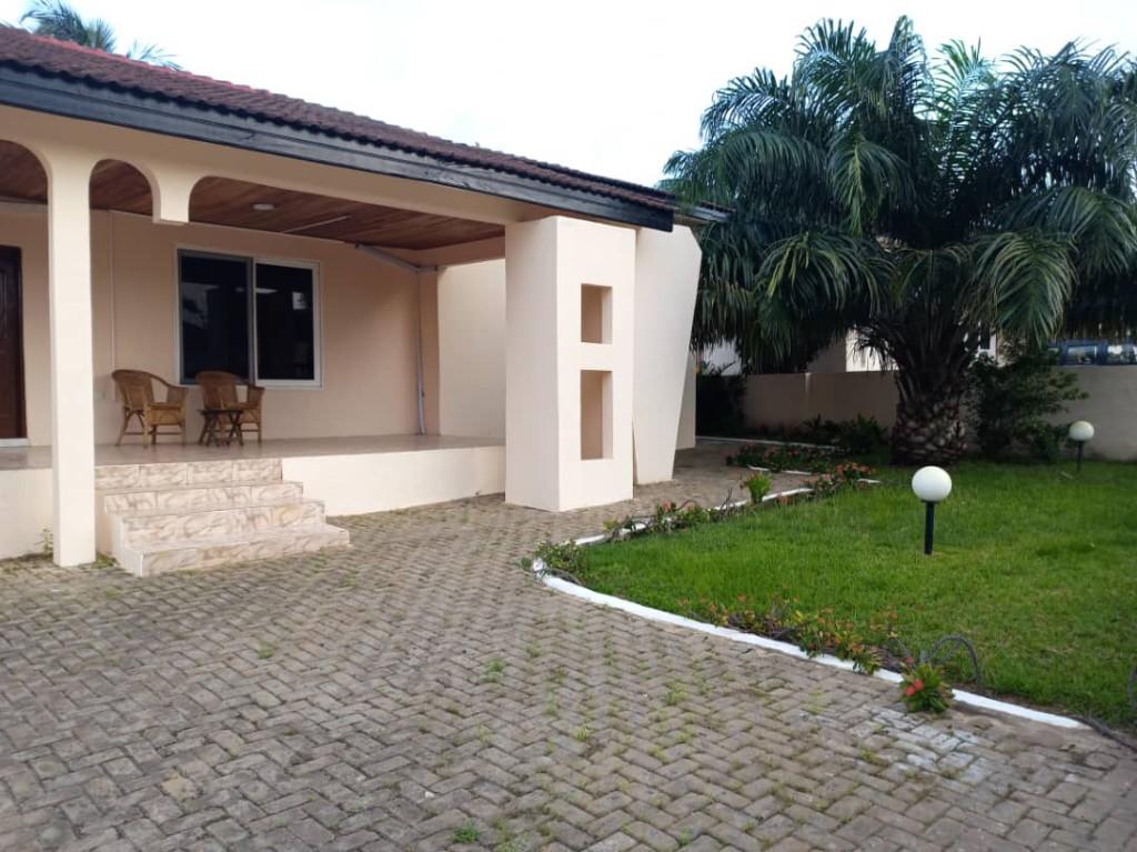 EXECUTIVE 4 BEDROOM HOUSE FOR RENT AT SPINTEX in Madina - Image 12