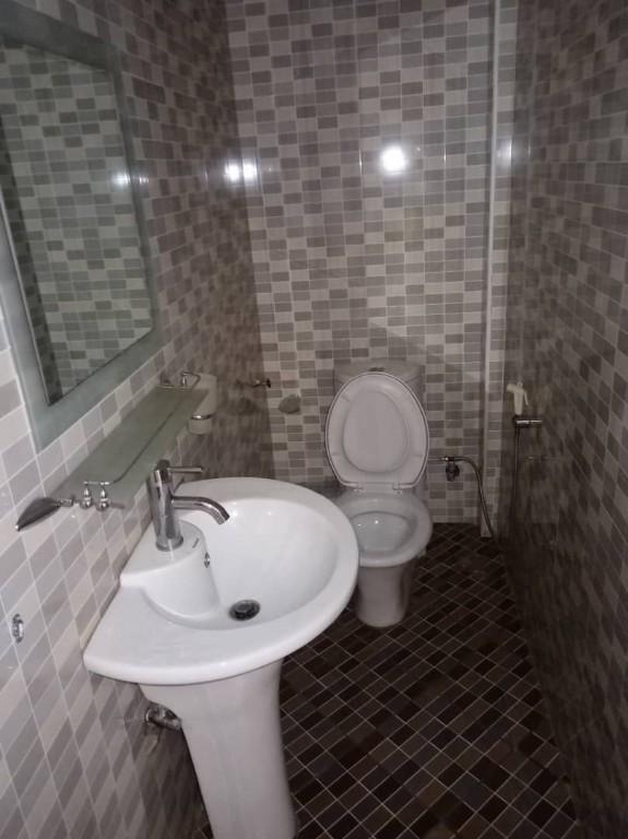 EXECUTIVE 2 BEDROOM APARTMENT FOR RENT AT EAST AIRPORT in Madina - Image 4