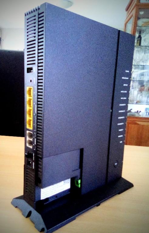 CALIX 844G-2 Gigacentre ONT/WiFi Router Excellent condition in Pretoria - Image 4
