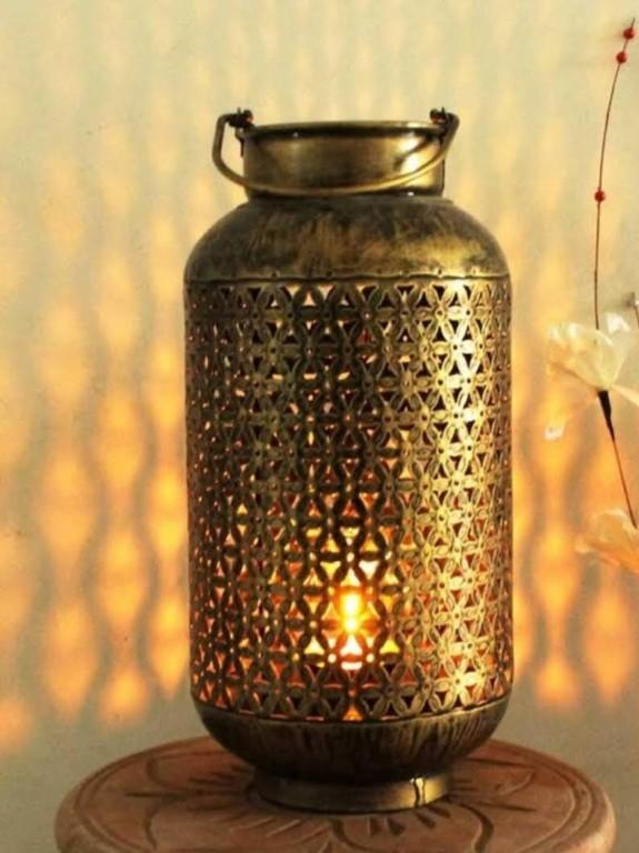 TRADITIONAL LANTERN in Hamilton - Image 2