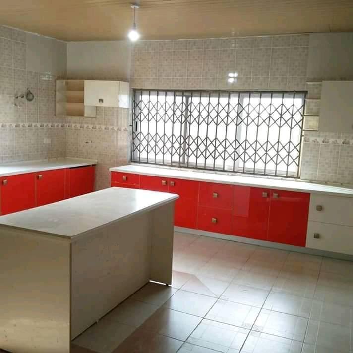 Kitchen Cabinets in Kumasi - Image 2