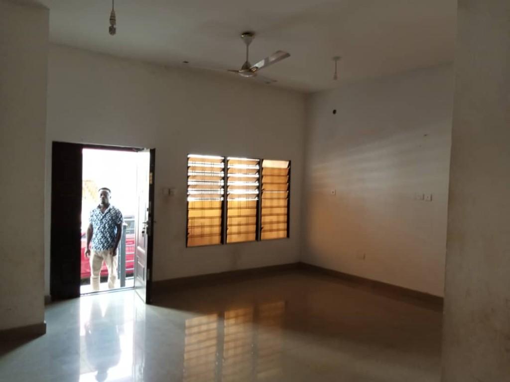 EXECUTIVE 2 BEDROOM APARTMENT FOR RENT AT DOME in Lashibi - Image 4