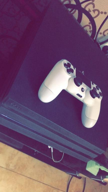 PS4 PRO 1TB in Ghana - Image 2