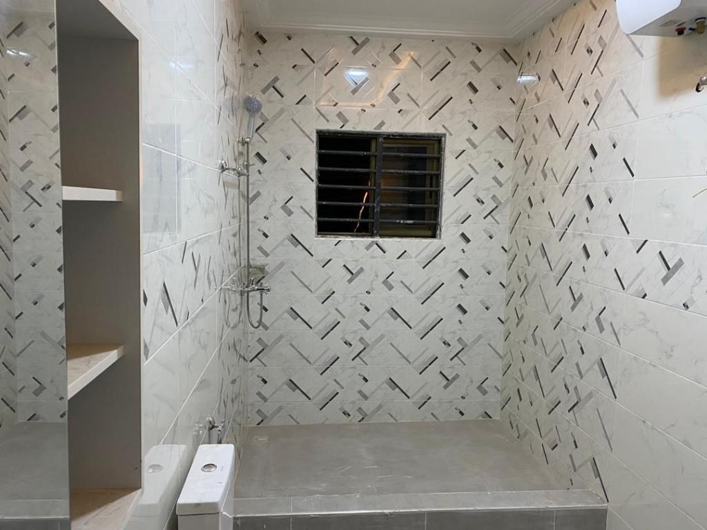 EXECUTIVE 4 BEDROOM HOUSE FOR RENT AT LAKESIDE in Madina - Image 8
