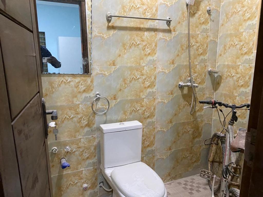 EXECUTIVE 4 BEDROOM HOUSE FOR RENT AT LAKESIDE in Madina - Image 11