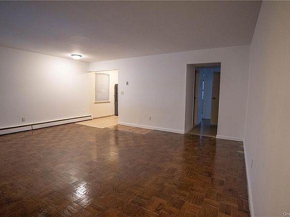 Apartment For Rent in Ramapo - Image 1