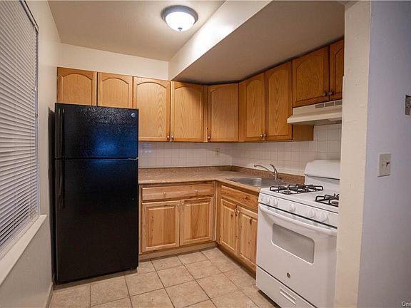 Apartment For Rent in Ramapo - Image 4