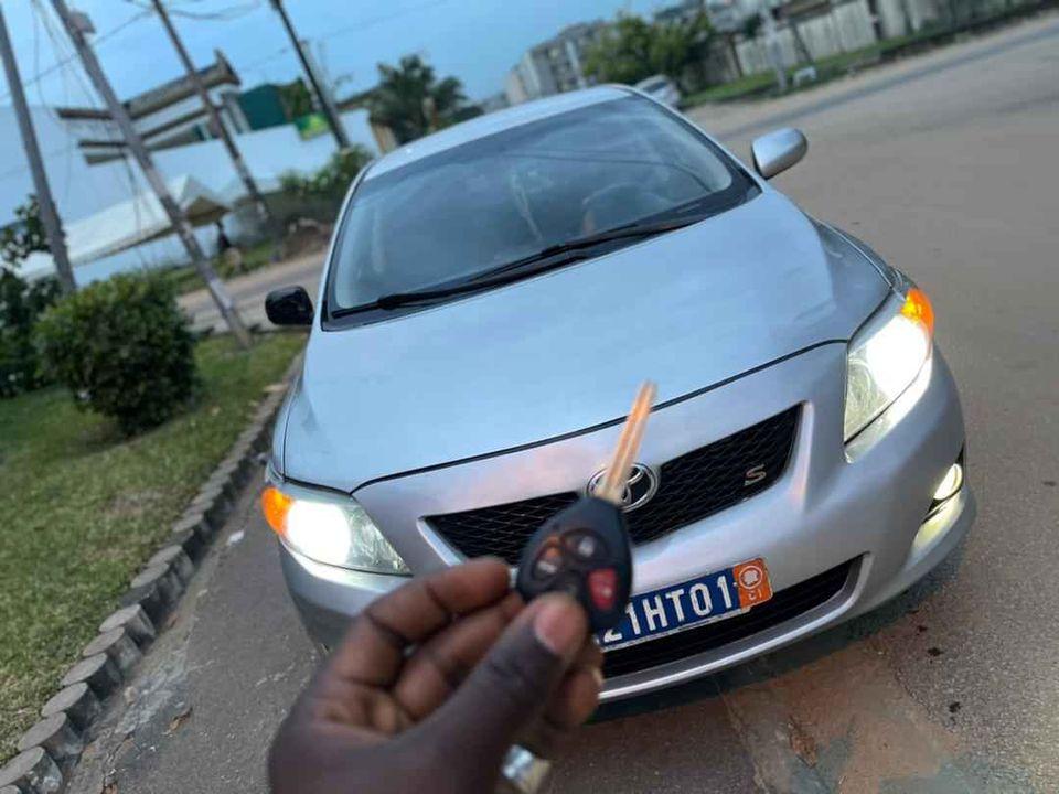TOYOTA COROLLA S ANNEE 2010 PRIX RAPIDE URGENT à Abidjan - Photo 3