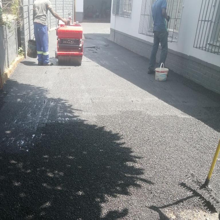 TAR DRIVEWAYS in Pietermaritzburg - Image 1