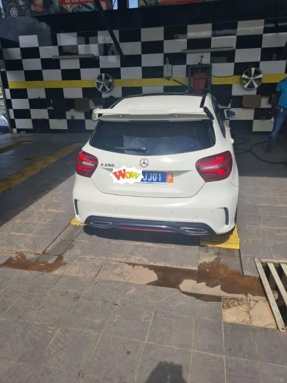 Mercedes A250 2017 à Abidjan - Photo 4