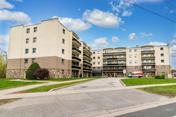 Well maintained 1bdrm, includes all Available now Oshawa in Oshawa - Image 1