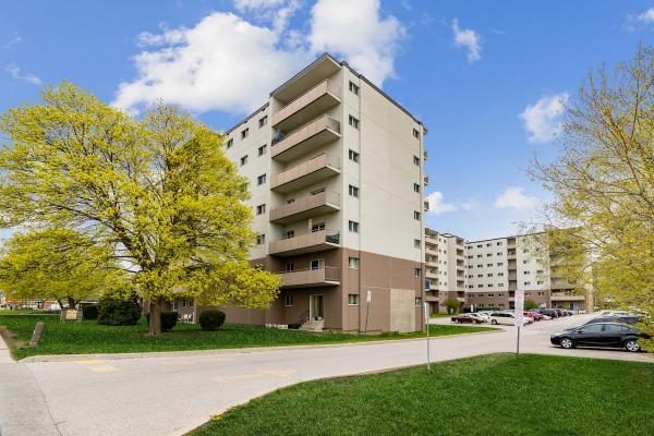 Very clean 2 bdrm, includes all Can be rented now Oshawa in Oshawa - Image 1