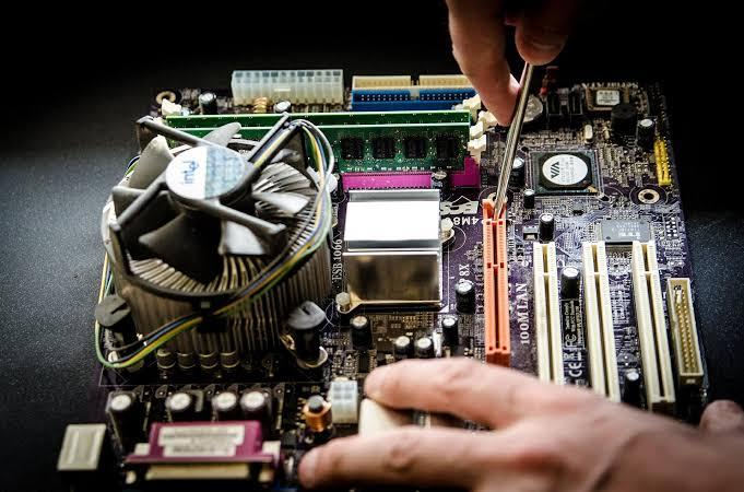Computer and Laptop Repairs & installation in Alberton - Image 1