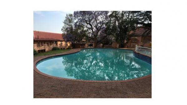 Batchelor Unit To Rent From Feb or 1 March 2021 in Sandton - Image 1