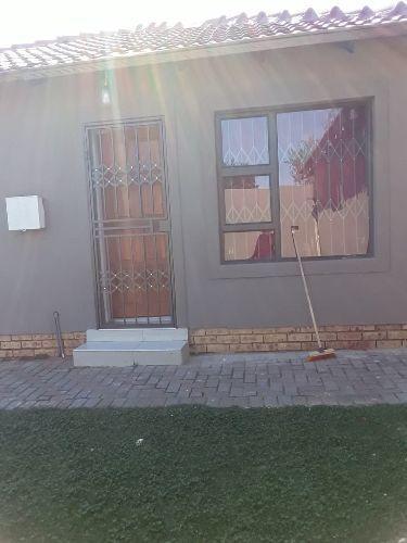 Alveda Park Ext 2 Spacious House to Rent in Edenvale - Image 1