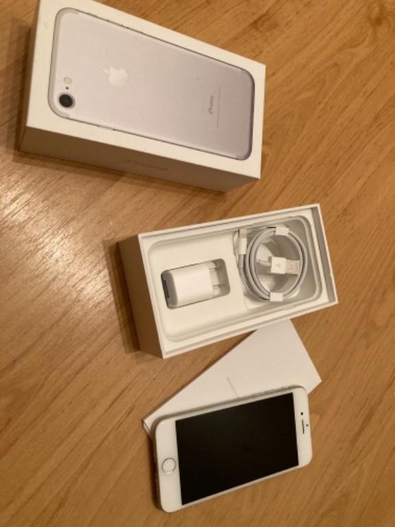 IPhone 7 silver in Burnaby - Image 2