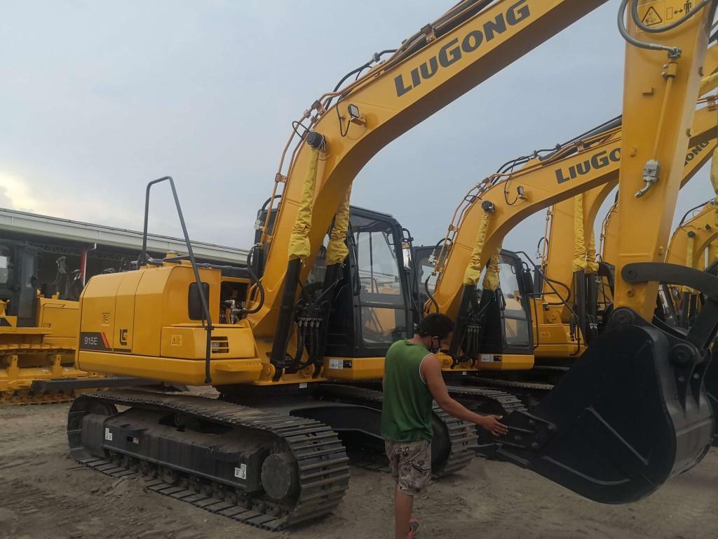 LIUGONG CLG915E EXCAVATOR .6M³ in Mabalacat - Image 4