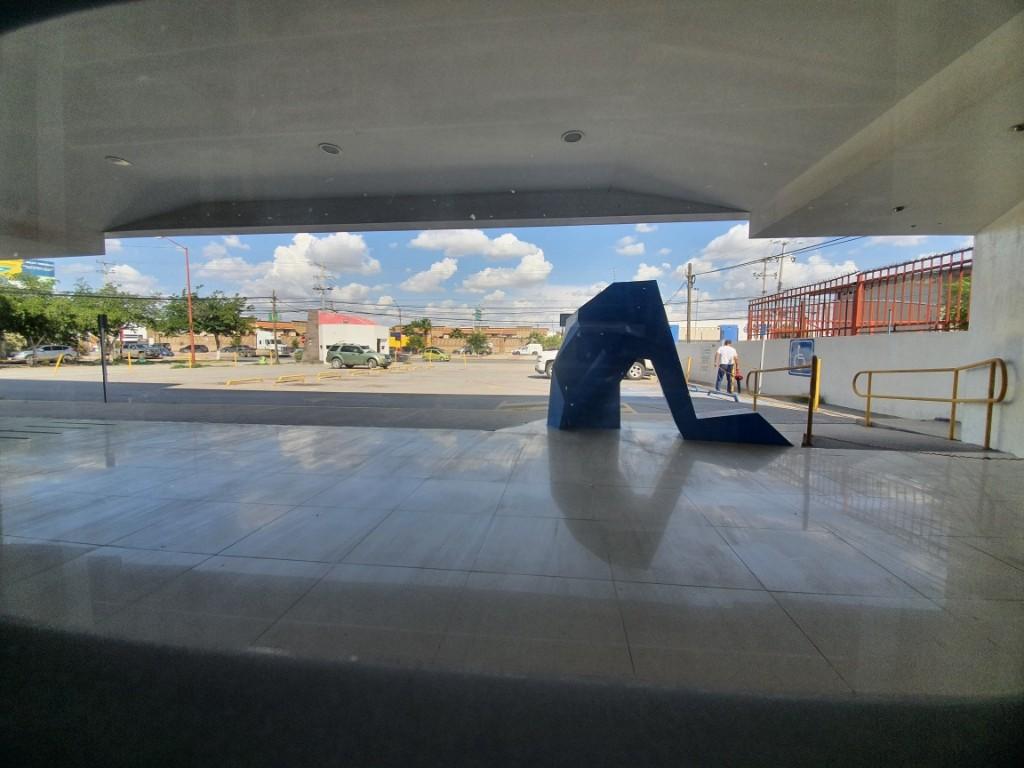 SE RENTA LOCAL COMERCIAL EN PASEO DE LA VICTORIA CON MUCHO ESTAC en Ciudad Juárez - Imagen 4