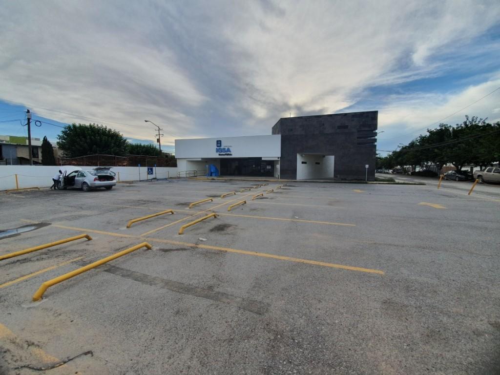 SE RENTA LOCAL COMERCIAL EN PASEO DE LA VICTORIA CON MUCHO ESTAC en Ciudad Juárez - Imagen 1